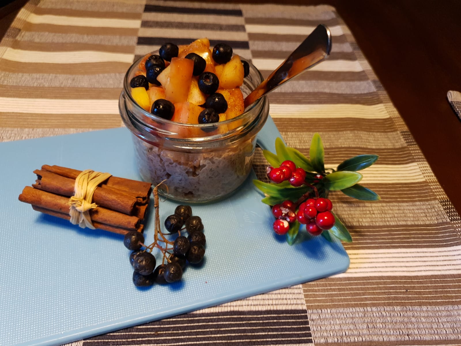 Rețetă Sănătoasă pentru Copii - Porridge De Ovăz Cu Măr Copt, Scorțișoară Și Aronia